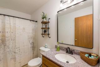 Cozy 2BR Condo w Private Patio - Vintage Charm - 5