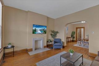 Your Central Columbus Retreat Awaits 5 BR 2 Bath - 0