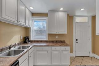 Your Central Columbus Retreat Awaits 5 BR 2 Bath - 9