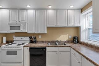 Your Central Columbus Retreat Awaits 5 BR 2 Bath - 4