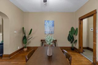 Your Central Columbus Retreat Awaits 5 BR 2 Bath - 7