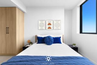 Contemporary Haven with Glass Views 2BR and BA in Miami - 8