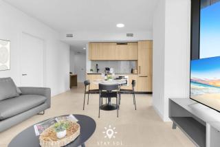 Contemporary Haven with Glass Views 2BR and BA in Miami - 6