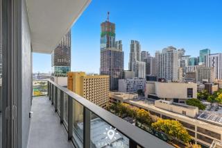 Contemporary Haven with Glass Views 2BR and BA in Miami - 5