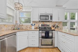 Spacious 5-Bed Home with Pool in Overland Par! 27 - 6