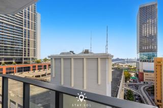 Contemporary Haven with Glass Views 2BR and BA in Miami - 1