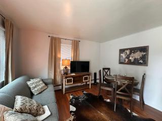 Walkable Downtown Apt with Free Gym & Pool Pass - 0