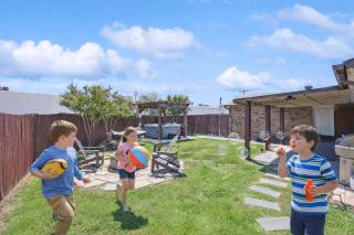 4BR 2BA Home - Hot Tub, Grill & Playground - 8