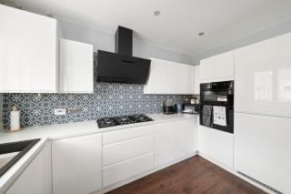 3 bed House in Coulsdon by ARP Homes, Big Office, Driveway and Garden, Sleeps 6 - 1