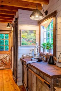Treetop Hideaways: Redbud Treehouse in Chattanooga - 6