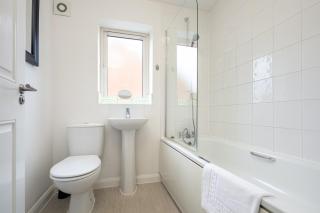 2BR House Driveway Parking City Center - 5