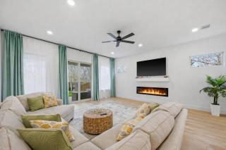 Modern 3BR w/Garage & Patio Near UTSW & Downtown - 0
