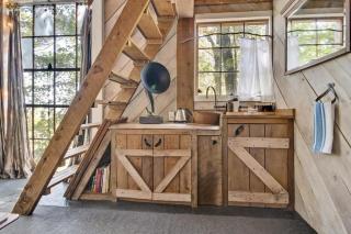 Treetop Hideaways: Luna Loft Treehouse - Flintstone - 3