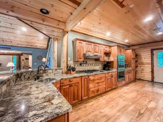 Huge Beautiful Quiet Home with Amazing Amenities - 1