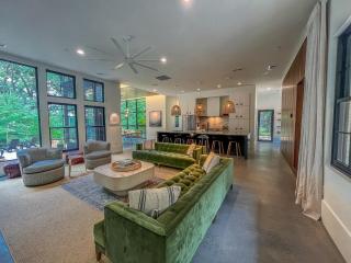 The Birch Bower: Luxury Lakefront Home - 8