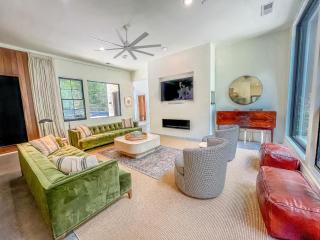 The Birch Bower: Luxury Lakefront Home - 5