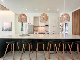 The Birch Bower: Luxury Lakefront Home - 1