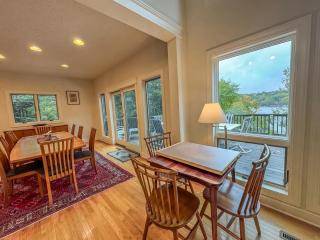 Perfect DCL Lake House: Fire Pit Hot Tub Dock and More - 7