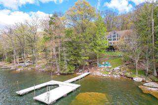 Perfect DCL Lake House: Fire Pit Hot Tub Dock and More - 0