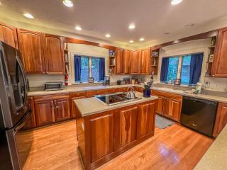 Perfect DCL Lake House: Fire Pit Hot Tub Dock and More - 4