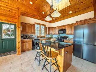 Stunning Modern Cabin of Your Dreams Hot Tub Lake Access - 2