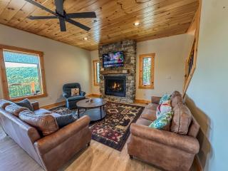Stunning Pet Friendly New Construction Hot Tub Fire Pit - 6