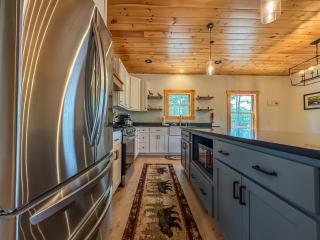 Stunning Pet Friendly New Construction Hot Tub Fire Pit - 4