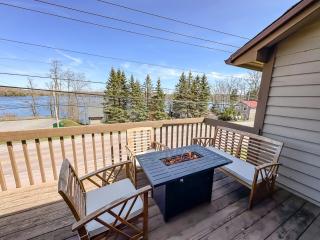 Charming Condo Lake Views Walk to Restaurants - 1