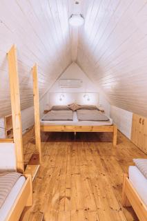 SKLÍPEK POD STOLOVOU HOROU - 7