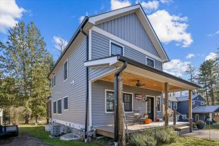 Smore Memories: A cozy 5-bedroom lake cabin in Deep Creek Lake with hot tub. - 5