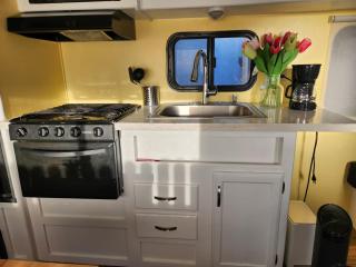 Cozy 1-bedroom recreational vehicle in fabulous Las Vegas with AC - 1
