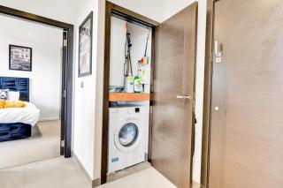 Morden 2 Bedroom Apartment with lift and Free Parking - 1