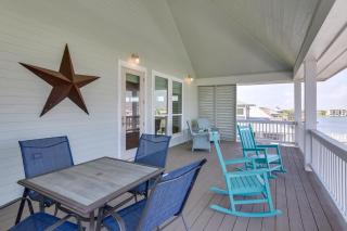 Walk to Beach! Bayfront Port Bolivar Home w/ Dock - 9