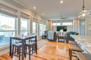 Walk to Beach! Bayfront Port Bolivar Home w/ Dock - 2