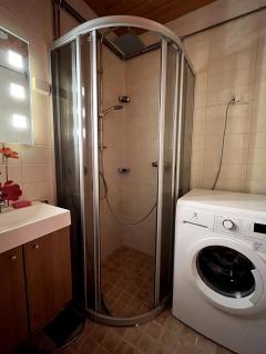 Lovely City Center Apartment with Free Parking - 5