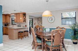 Shady Oaks - Breezy retreat w patio & beach access - 1