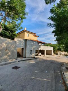 Villa Dora - Mediterranean family house for 9 with private garden, BBQ, sea view and private parking for 4 cars - 8