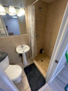 Private FIFA SUITE-Attached Bath,Private Coffee Station-Private Parking-Walking to BMO STADIUM TRAIN - 6