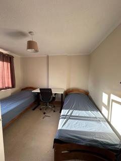 Spacious 3 bed semi-detached house - 2