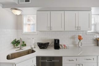 Modern 4BD 2BA Home Near Downtown Metra - 9