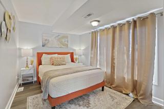 Modern 4BD 2BA Home Near Downtown Metra - 1