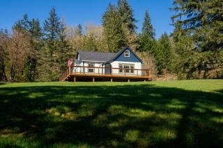 Retreat Near Lewis River Dog-Friendly Adventures - 0
