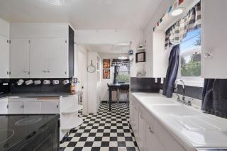 Serendipity Cottage just blocks from Clark College - 2