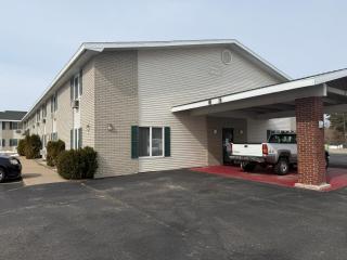 Iron Mountain Inn & Suites MI US 2 - 9