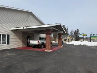 Iron Mountain Inn & Suites MI US 2 - 7