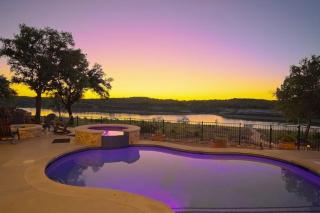 Riverfront Escape - 9