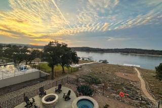Riverfront Escape - 6