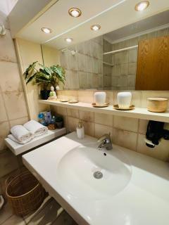 Die CLASSIQUE Suite 65qm - Viel Platz für Ihre Auszeit - Großer Eckbalkon, Badewanne, Poseidon Therme, Vierbeiner willkommen - inkl Parkgarage - 3