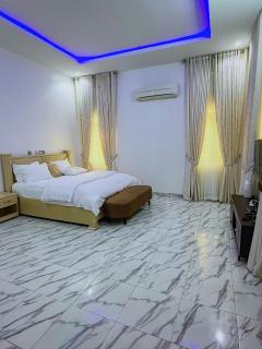 Bold 3 Bedroom Apartments - 5