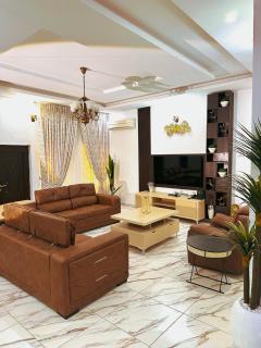 Bold 3 Bedroom Apartments - 7